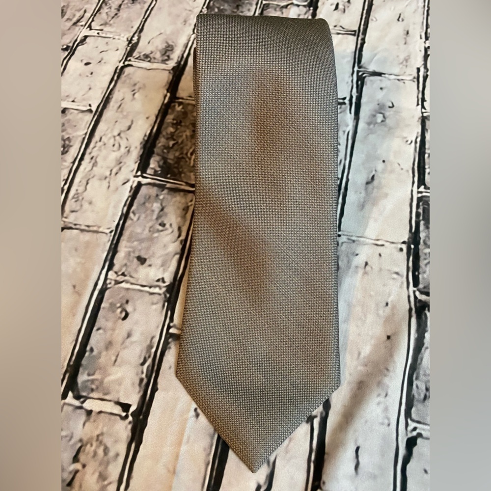 No Brand Gray 100% Silk 3” Wide 57 1/2” Long Mens Tie